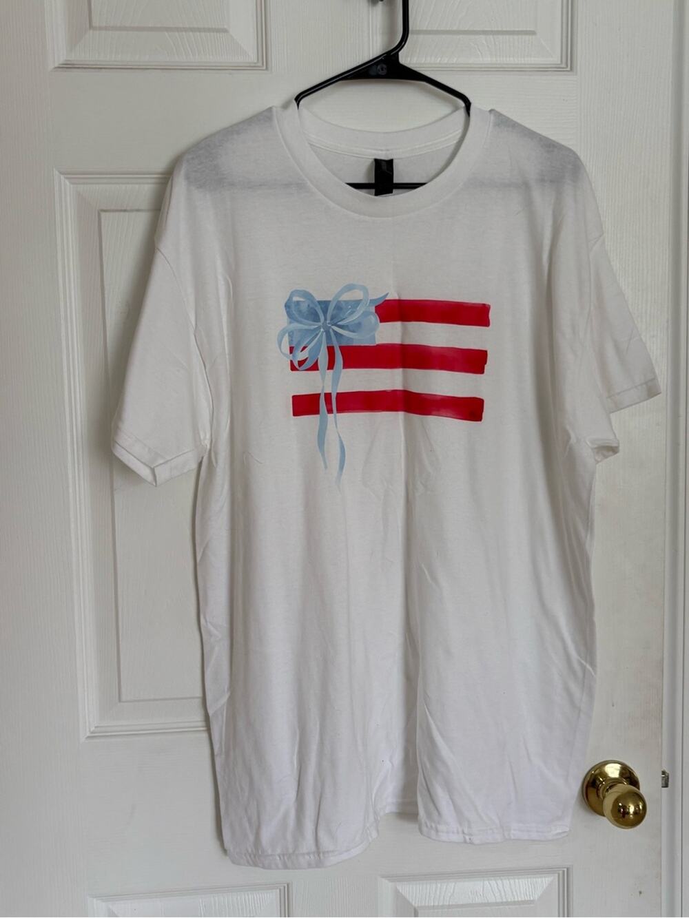 Gildan Heavy Cotton Patriotic Flag Bow Graphic T-Shirt White Women’s Large